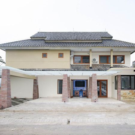 Reddoorz Plus At Panorama Villas Batu Бату Екстериор снимка