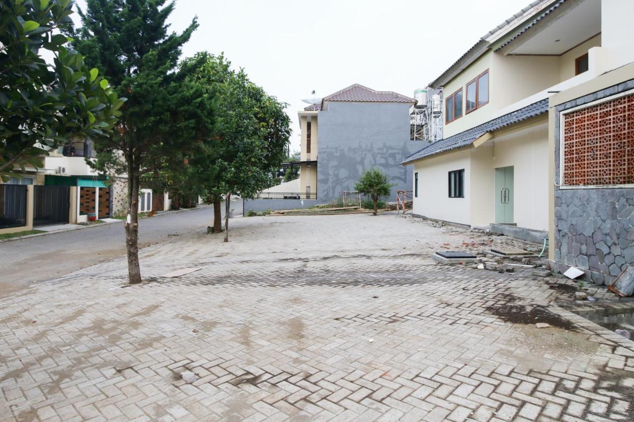 Reddoorz Plus At Panorama Villas Batu Бату Екстериор снимка
